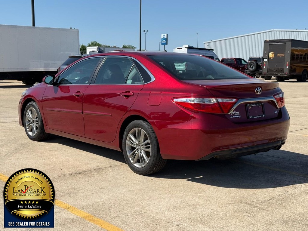 Toyota Camry Vehicle Full-screen Gallery Image 7
