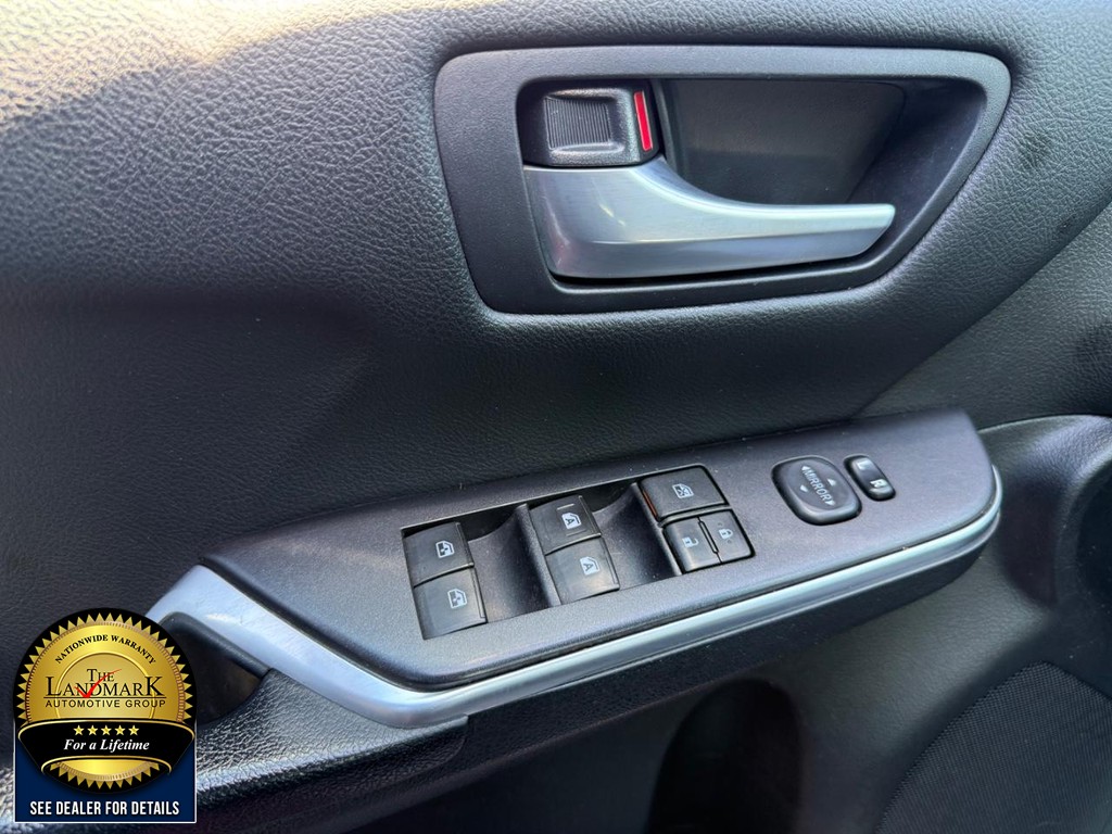 Toyota Camry Vehicle Full-screen Gallery Image 8