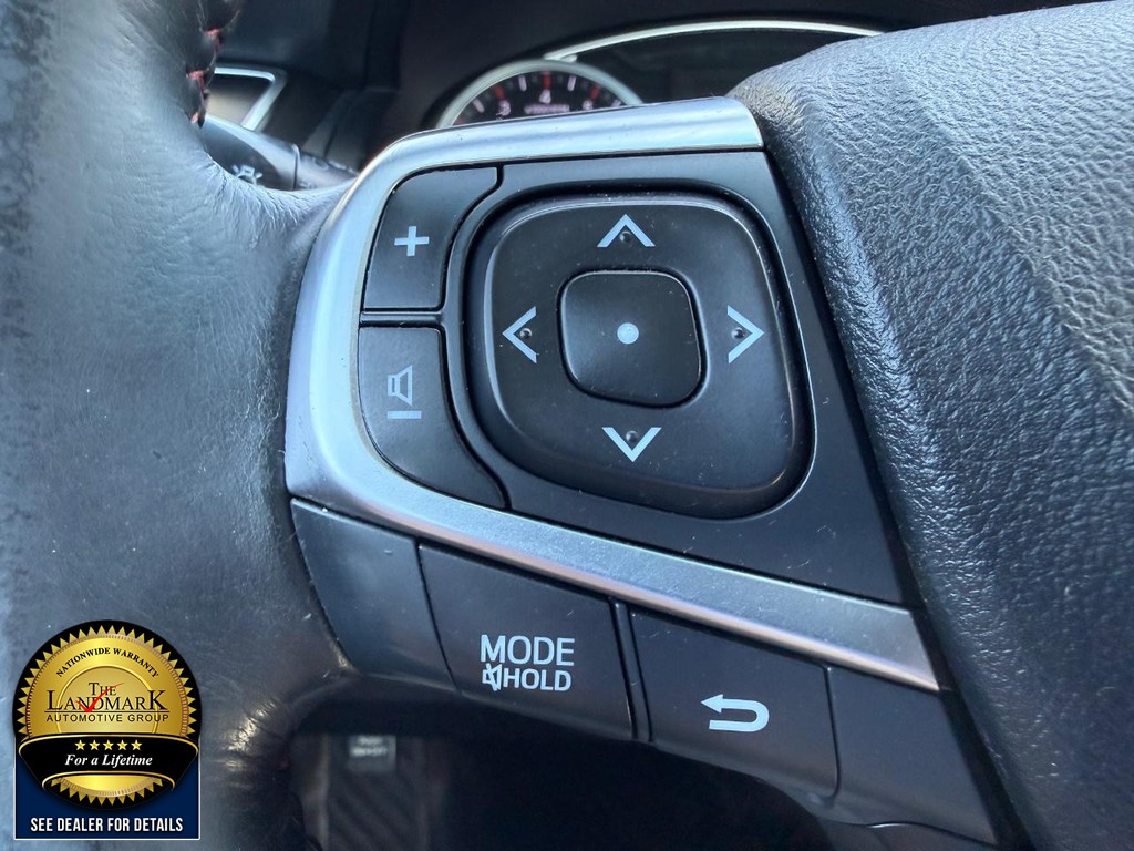 Toyota Camry Vehicle Full-screen Gallery Image 10