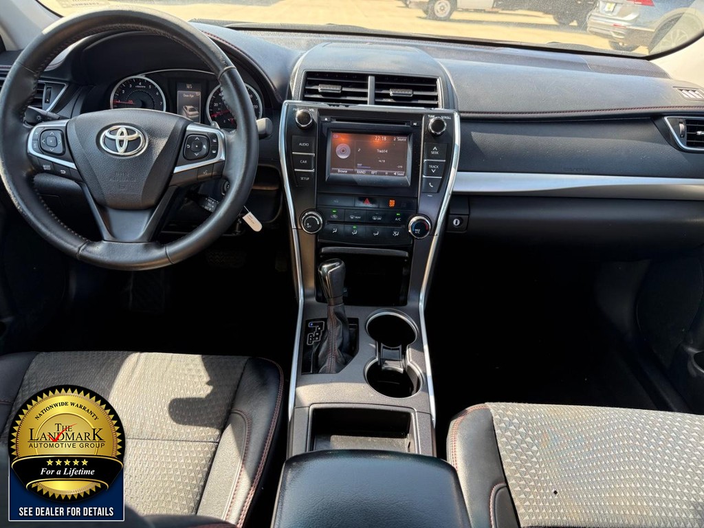Toyota Camry Vehicle Full-screen Gallery Image 15