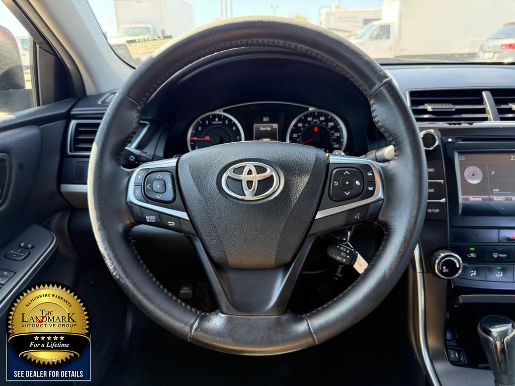 Toyota Camry Vehicle Full-screen Gallery Image 16