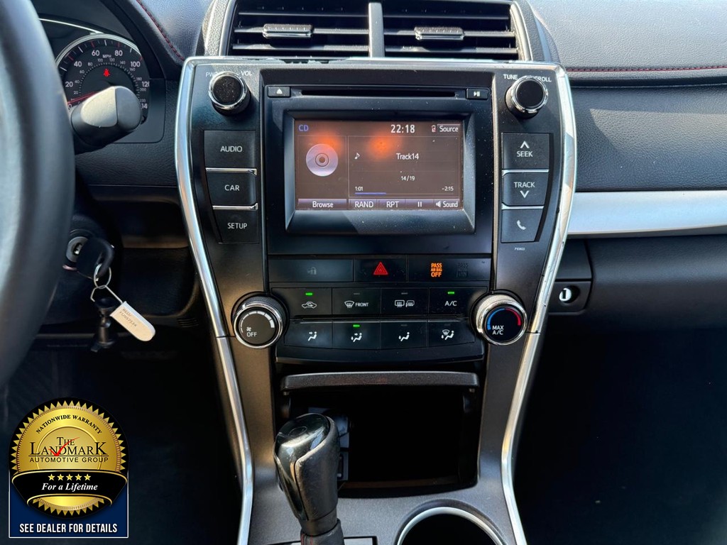 Toyota Camry Vehicle Full-screen Gallery Image 17
