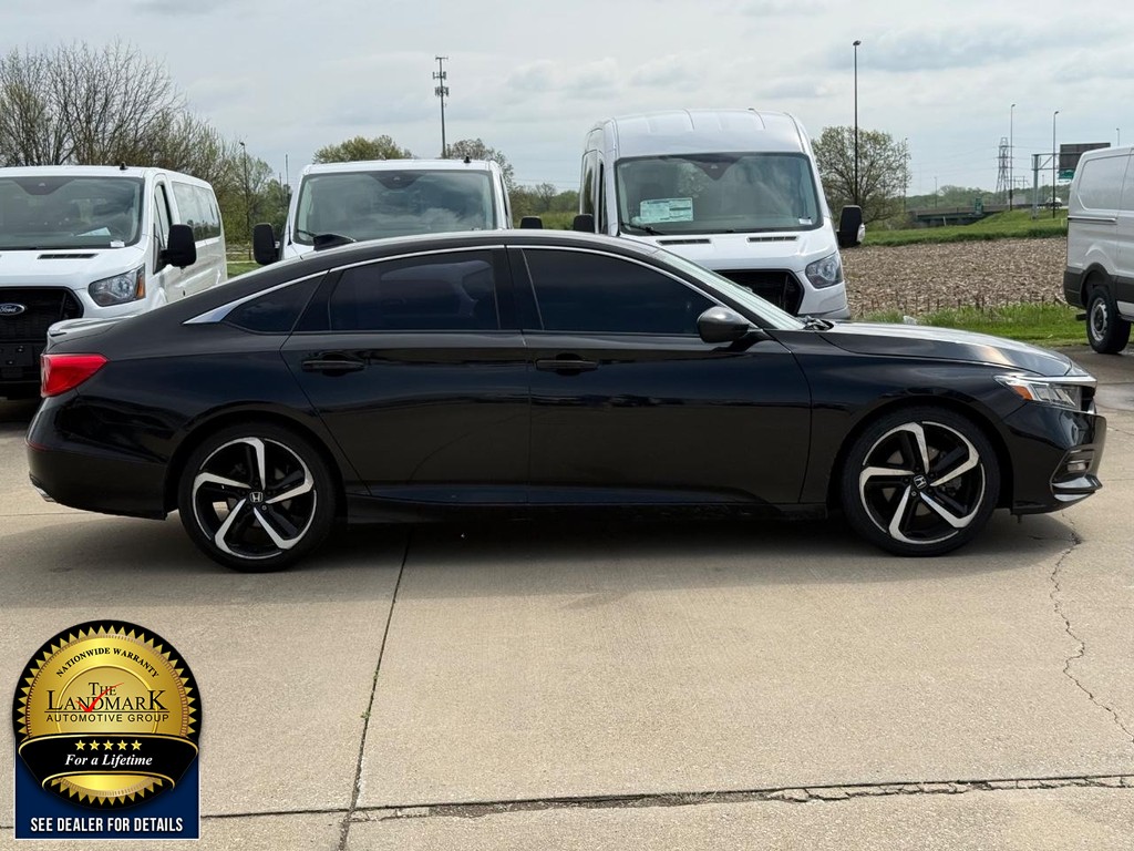 Honda Accord Sedan Vehicle Full-screen Gallery Image 4