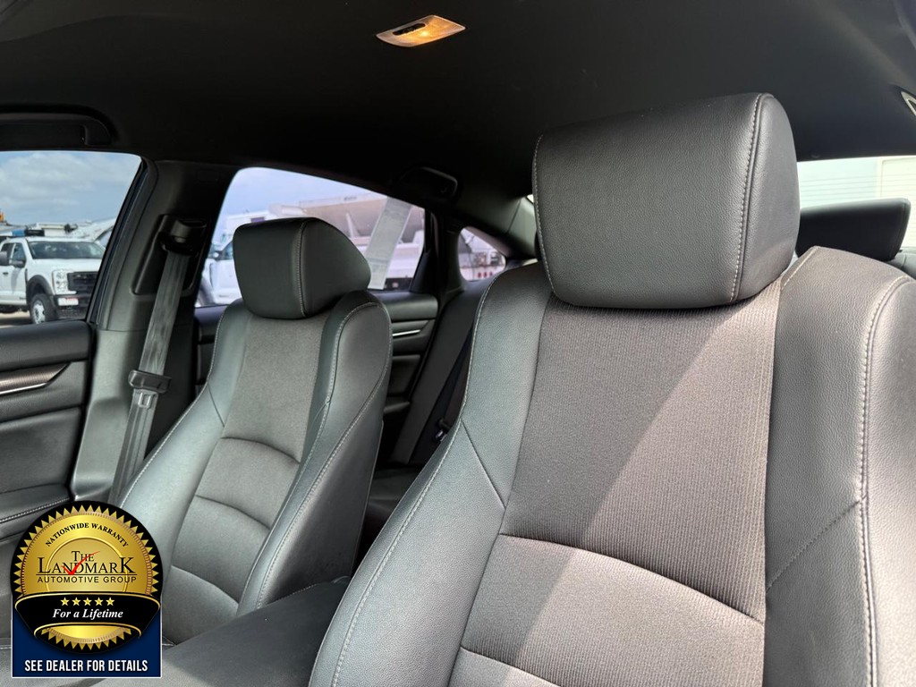 Honda Accord Sedan Vehicle Full-screen Gallery Image 9