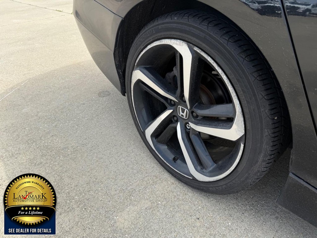 Honda Accord Sedan Vehicle Full-screen Gallery Image 19