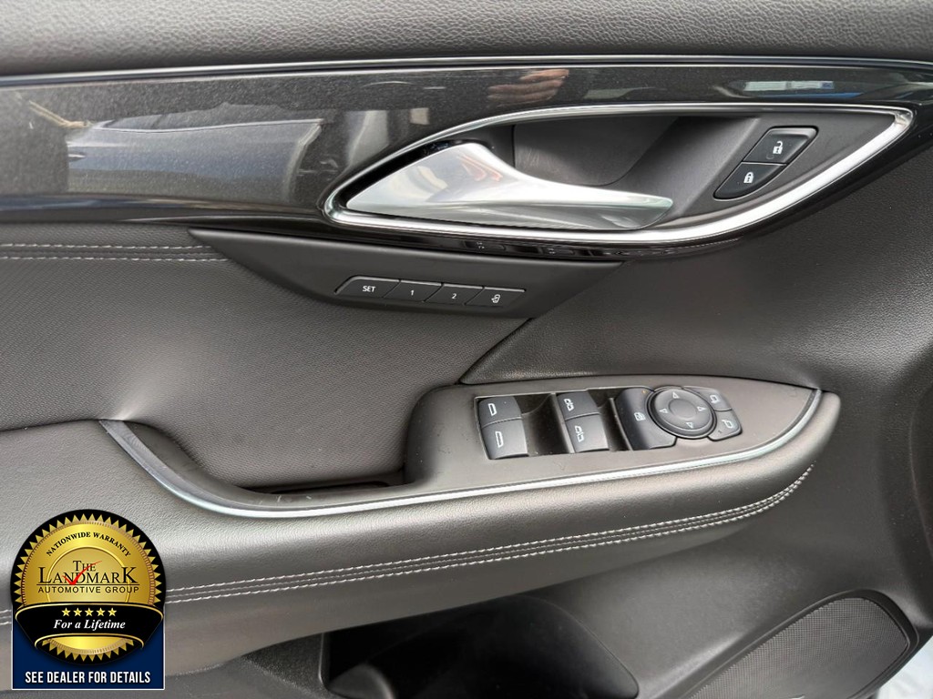 Buick Envision Vehicle Full-screen Gallery Image 8