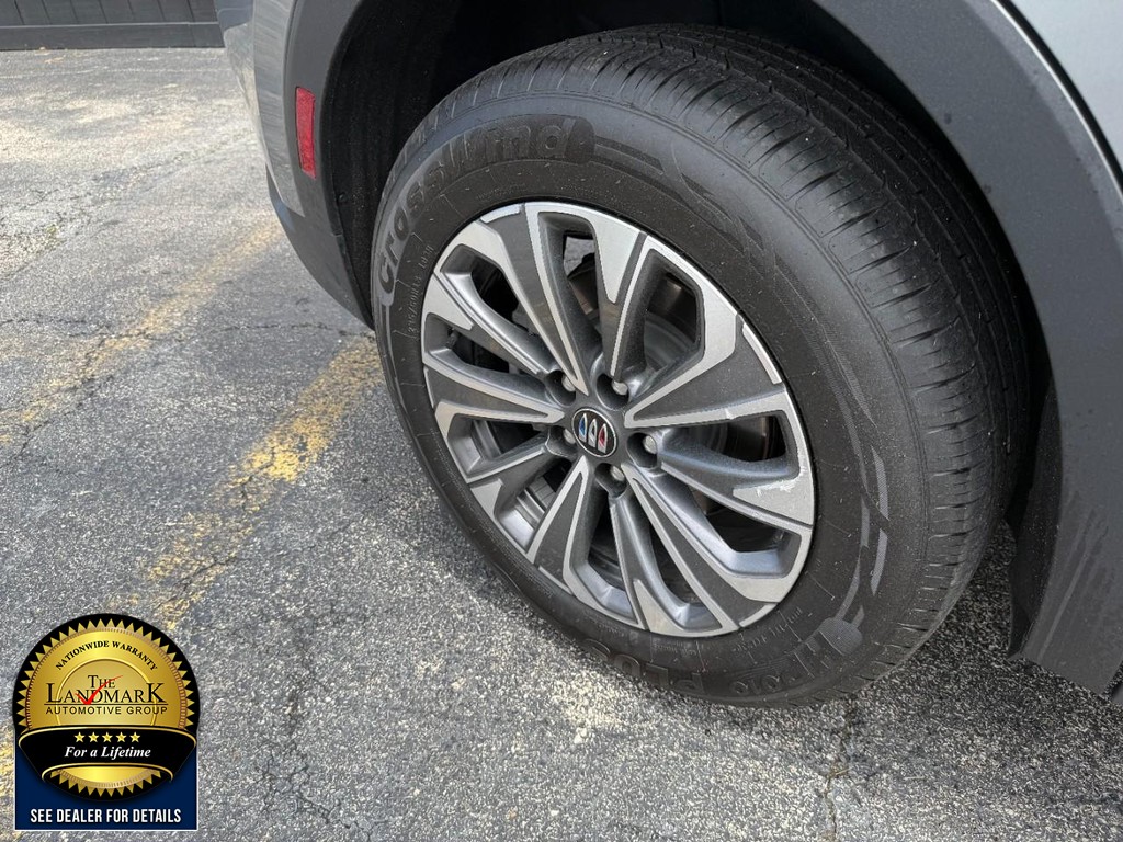 Buick Envision Vehicle Full-screen Gallery Image 20