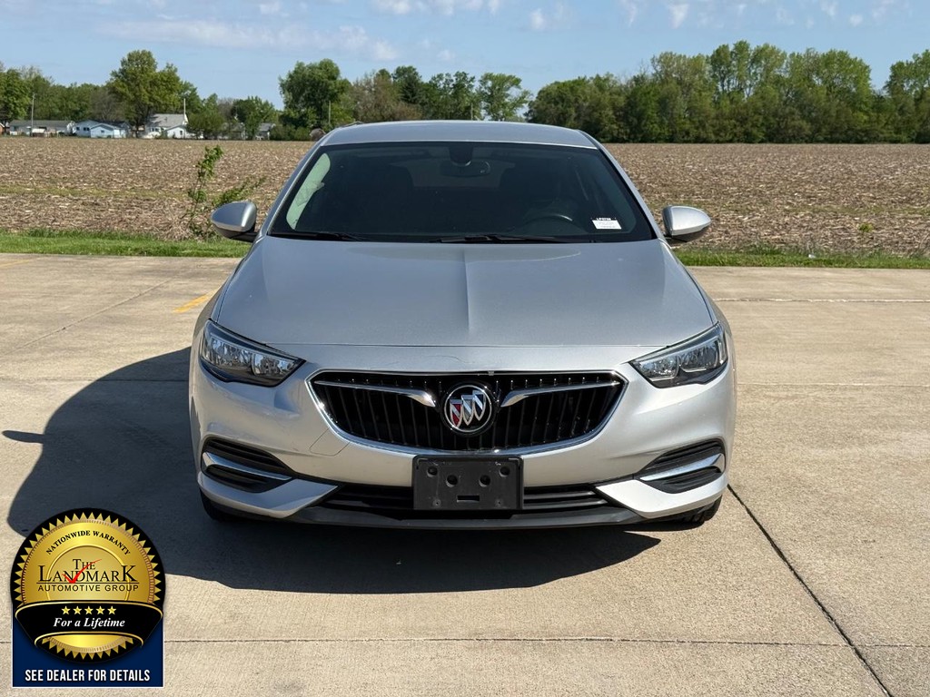 Buick Regal Sportback Vehicle Full-screen Gallery Image 2