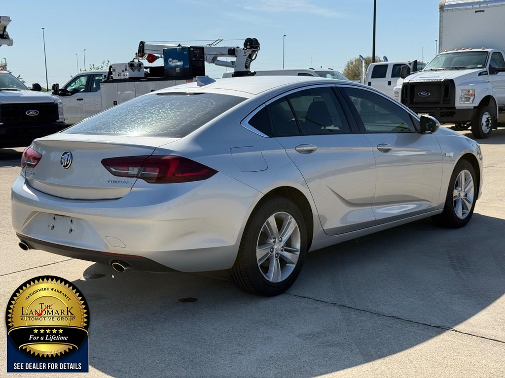 Buick Regal Sportback Vehicle Full-screen Gallery Image 5