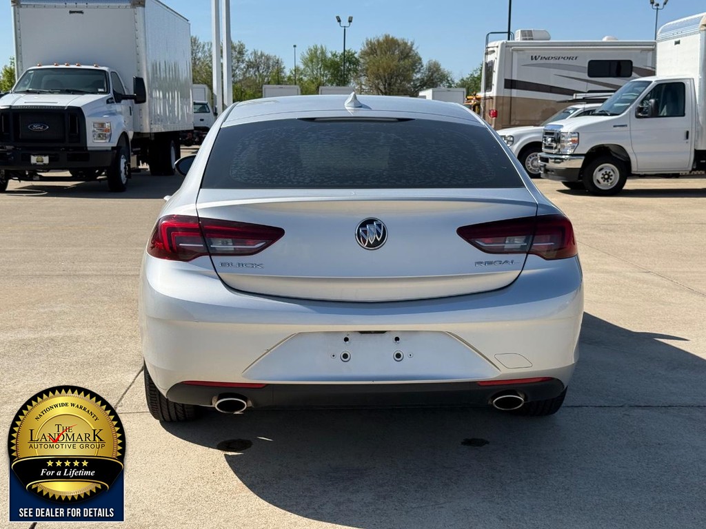 Buick Regal Sportback Vehicle Full-screen Gallery Image 6