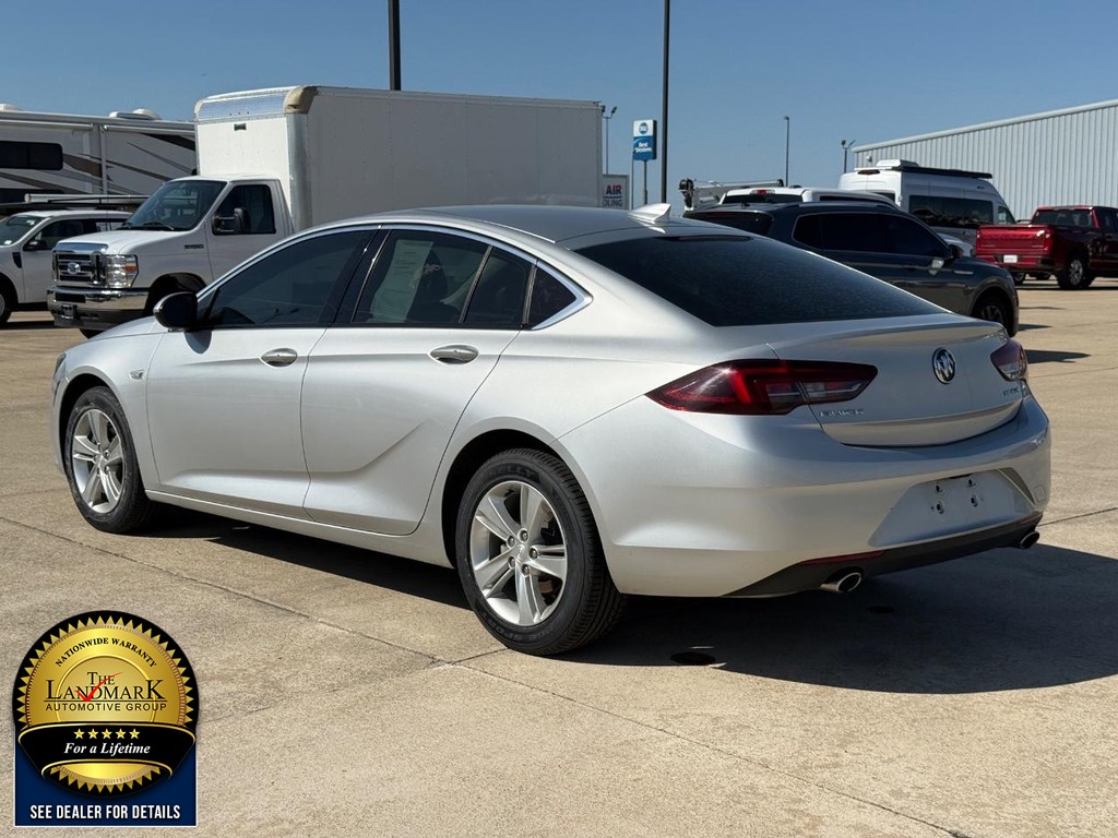 Buick Regal Sportback Vehicle Full-screen Gallery Image 7
