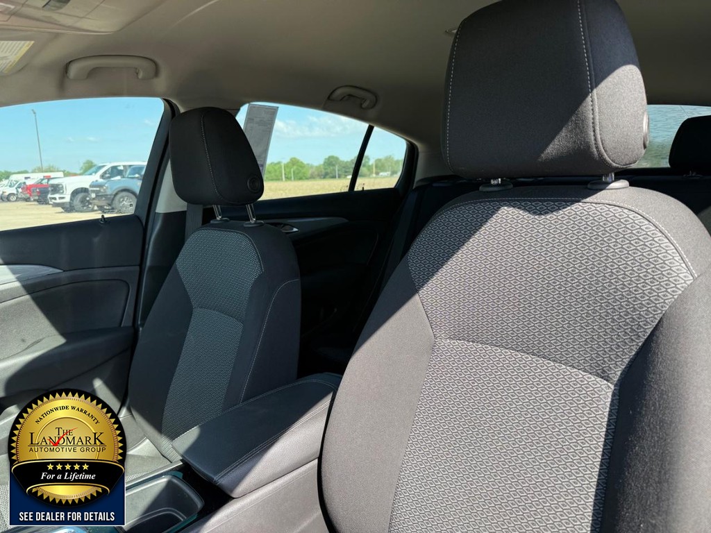 Buick Regal Sportback Vehicle Full-screen Gallery Image 9