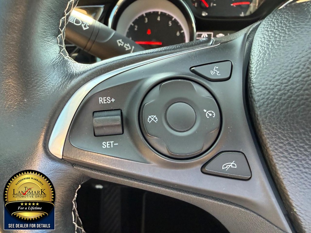Buick Regal Sportback Vehicle Full-screen Gallery Image 10