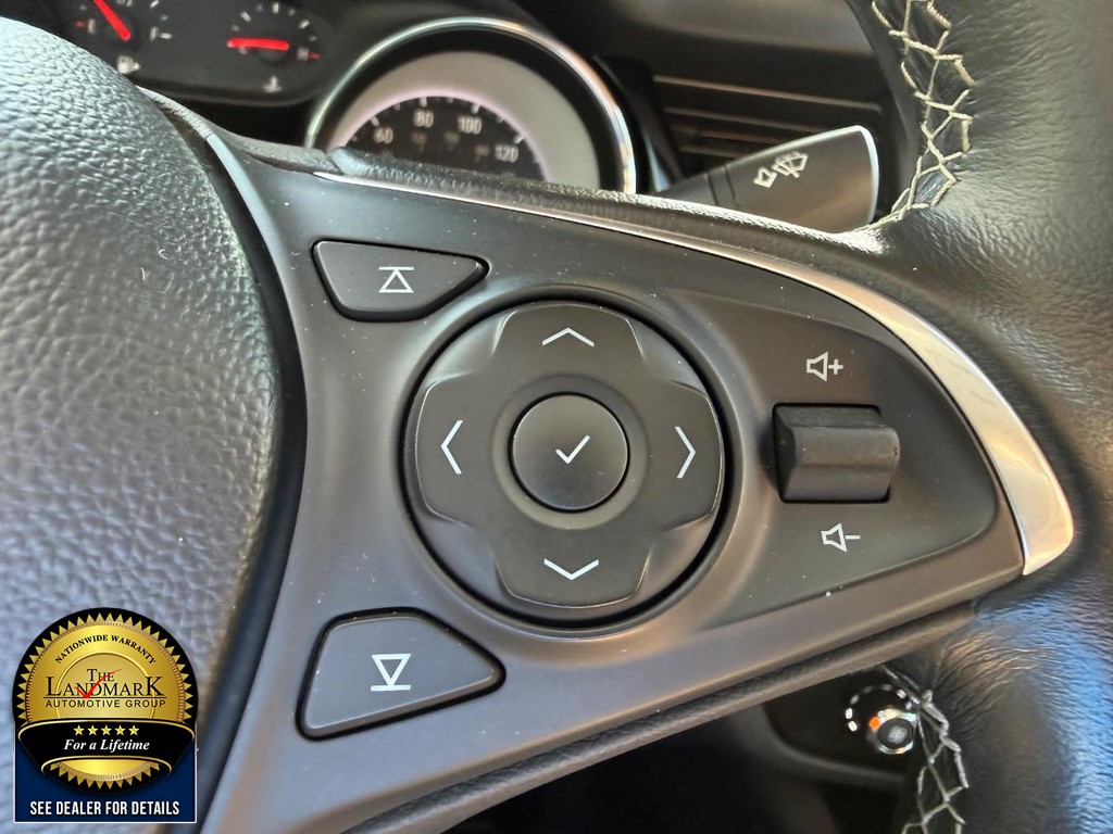 Buick Regal Sportback Vehicle Full-screen Gallery Image 11