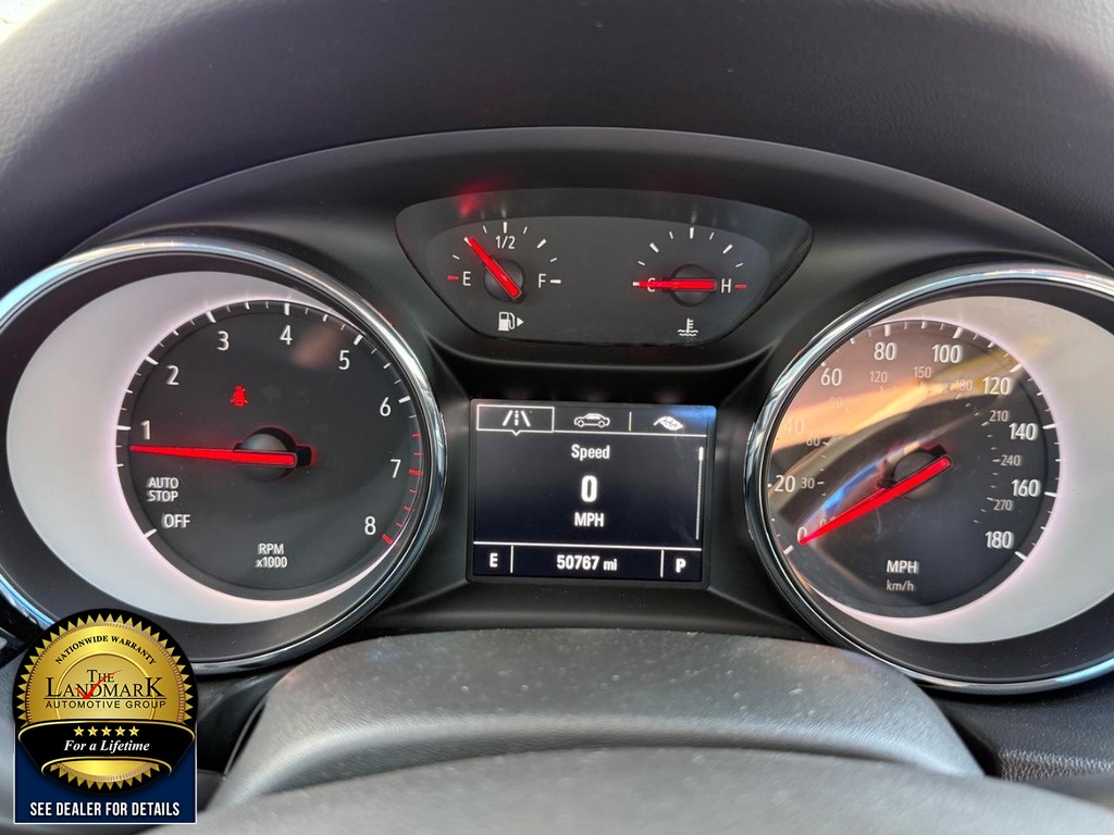 Buick Regal Sportback Vehicle Full-screen Gallery Image 12