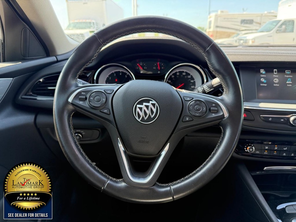 Buick Regal Sportback Vehicle Full-screen Gallery Image 16