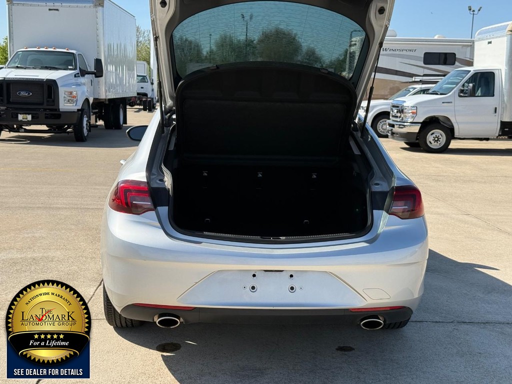 Buick Regal Sportback Vehicle Full-screen Gallery Image 18