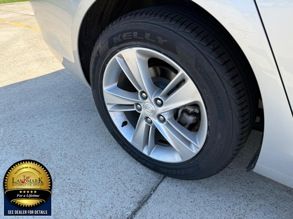 Buick Regal Sportback Vehicle Full-screen Gallery Image 19