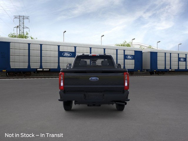 Ford F-350SD Vehicle Full-screen Gallery Image 5