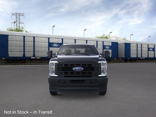 Ford F-350SD Vehicle Full-screen Gallery Image 6