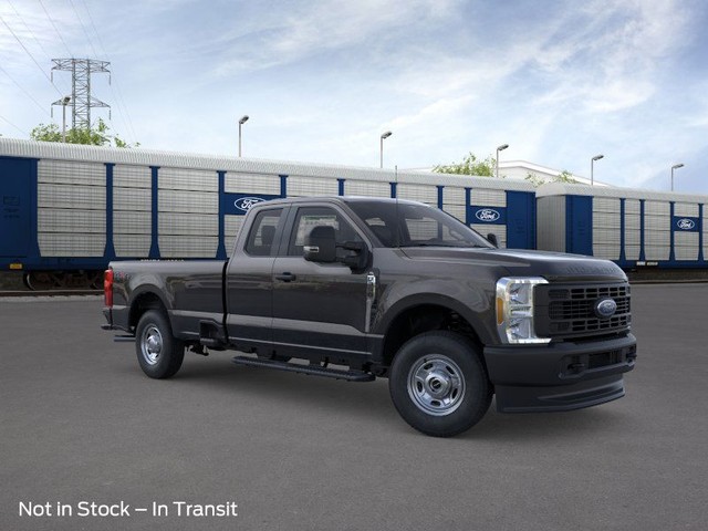 Ford F-350SD Vehicle Full-screen Gallery Image 7