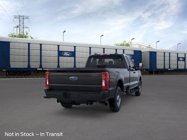 Ford F-350SD Vehicle Full-screen Gallery Image 8