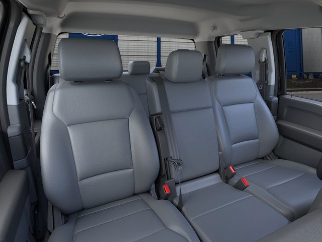 Ford F-350SD Vehicle Full-screen Gallery Image 10