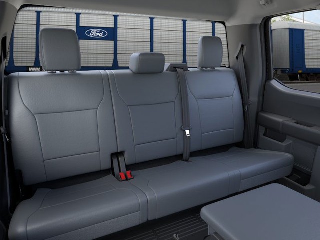 Ford F-350SD Vehicle Full-screen Gallery Image 11