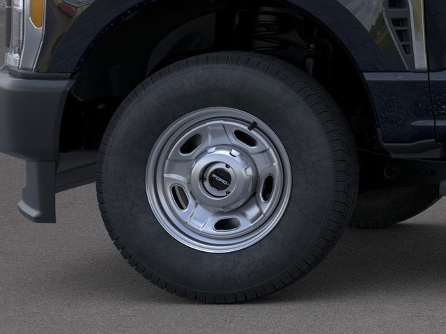 Ford F-350SD Vehicle Full-screen Gallery Image 19