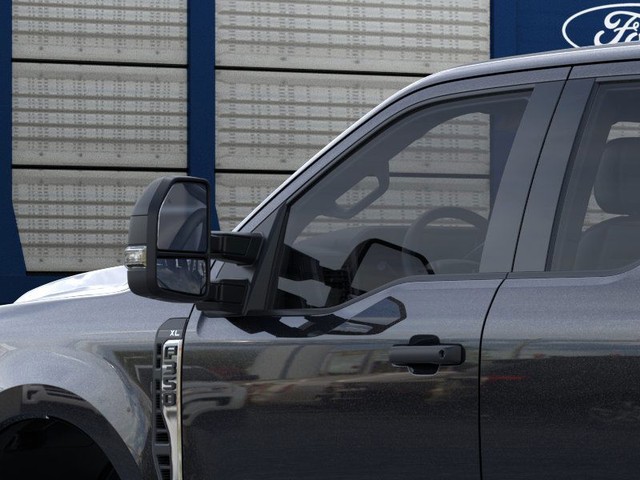 Ford F-350SD Vehicle Full-screen Gallery Image 20