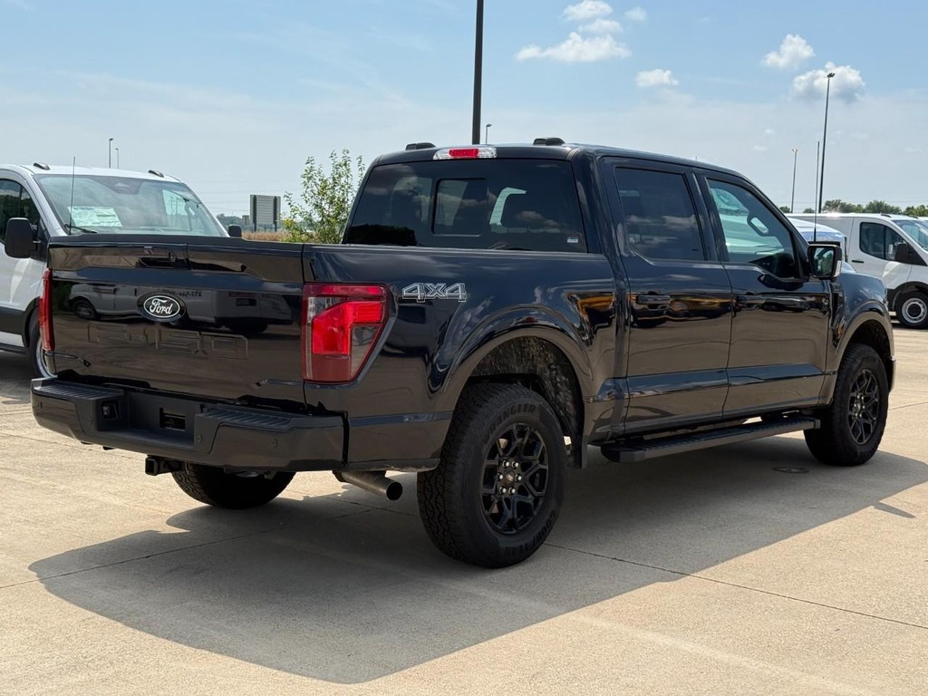 Ford F-150 Vehicle Full-screen Gallery Image 5