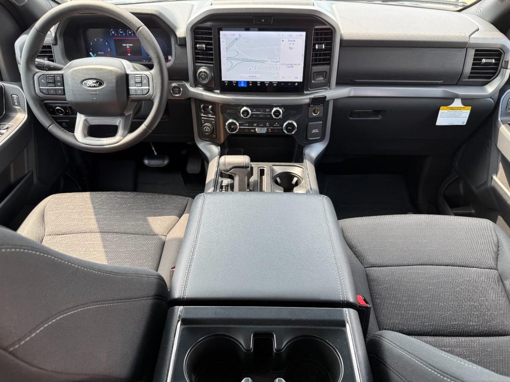 Ford F-150 Vehicle Full-screen Gallery Image 17