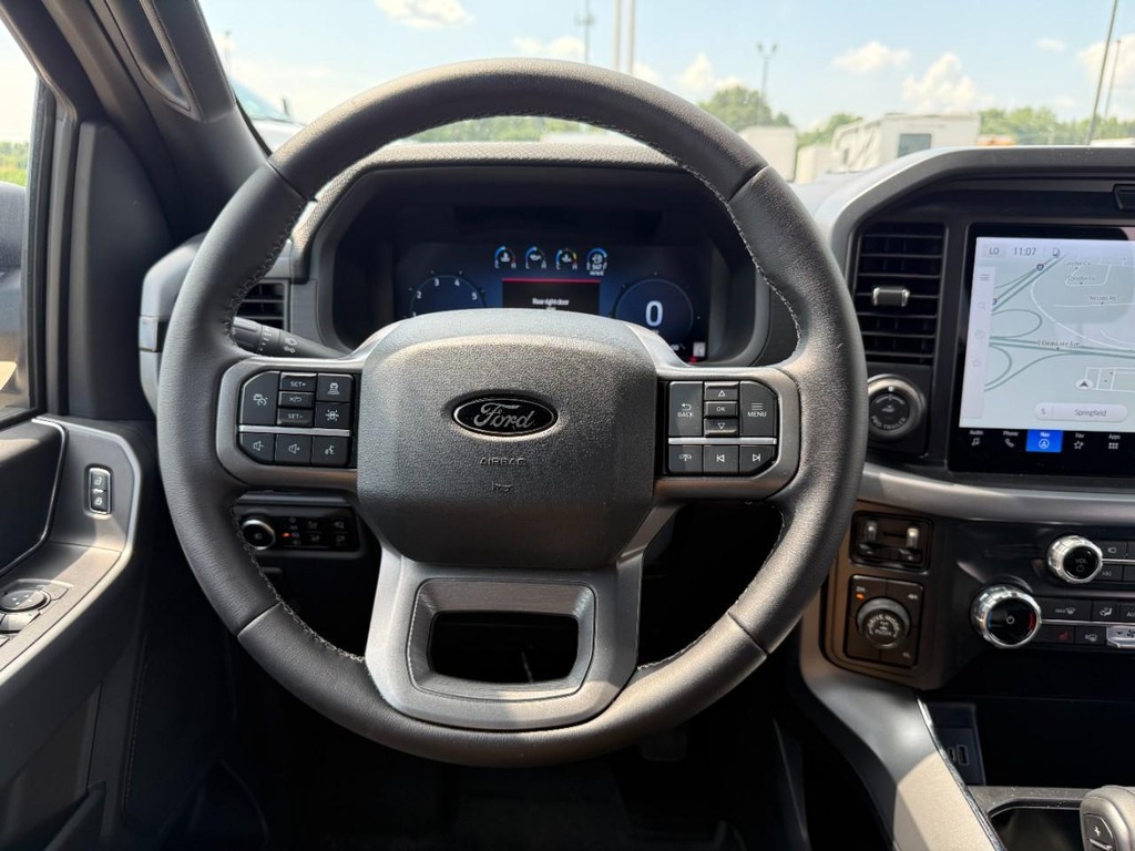Ford F-150 Vehicle Full-screen Gallery Image 18