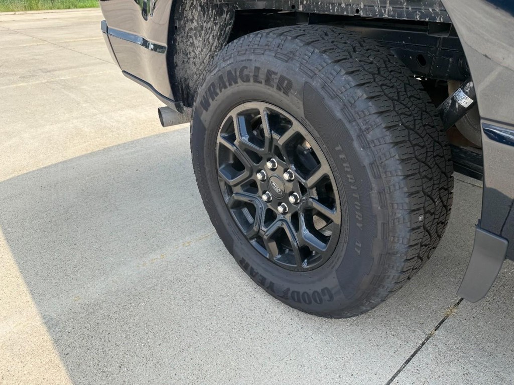 Ford F-150 Vehicle Full-screen Gallery Image 21
