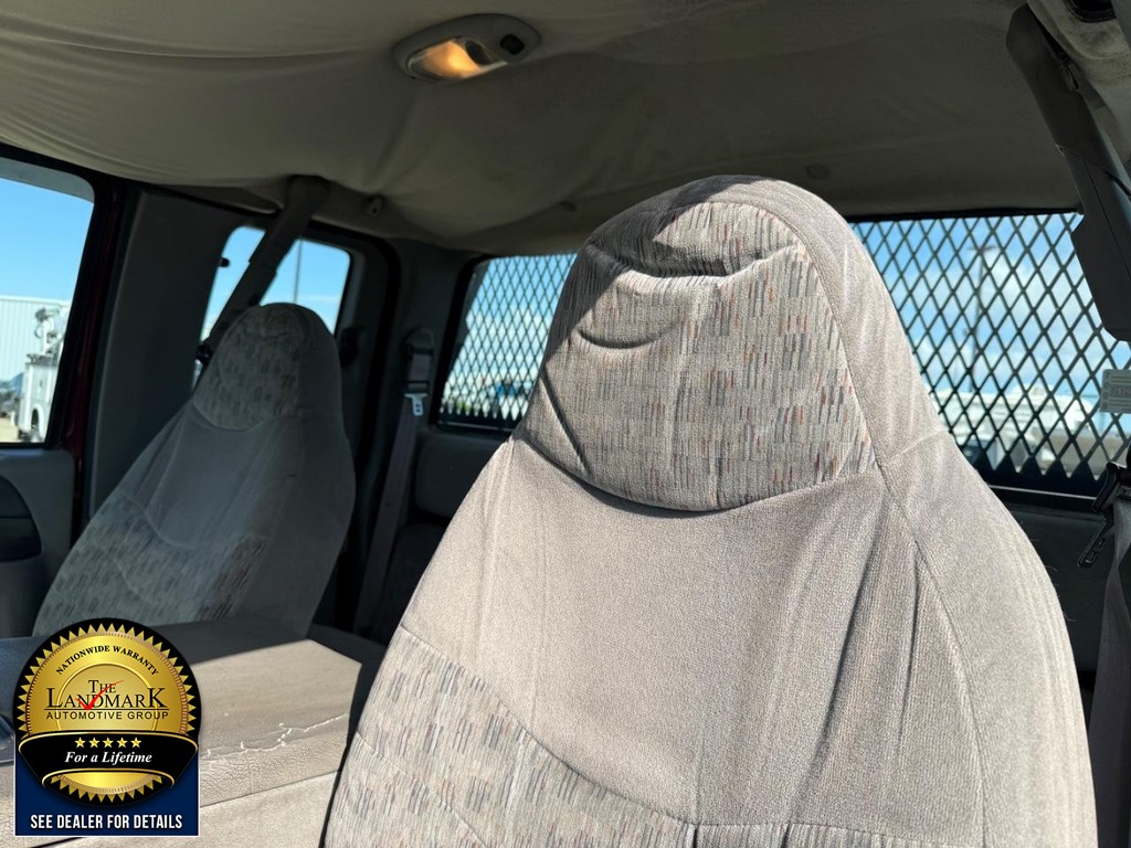 Ford Super Duty F-350 SRW Vehicle Full-screen Gallery Image 9