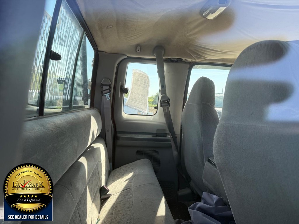 Ford Super Duty F-350 SRW Vehicle Full-screen Gallery Image 13