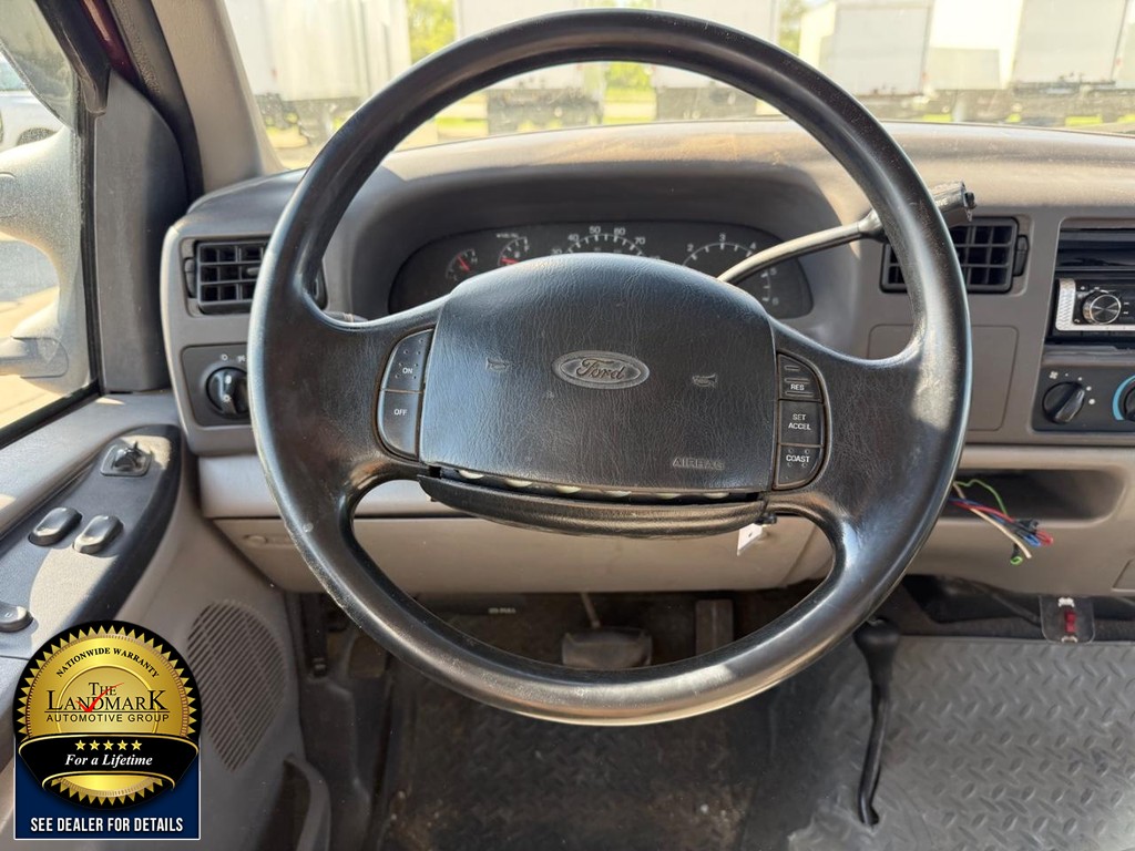 Ford Super Duty F-350 SRW Vehicle Full-screen Gallery Image 15