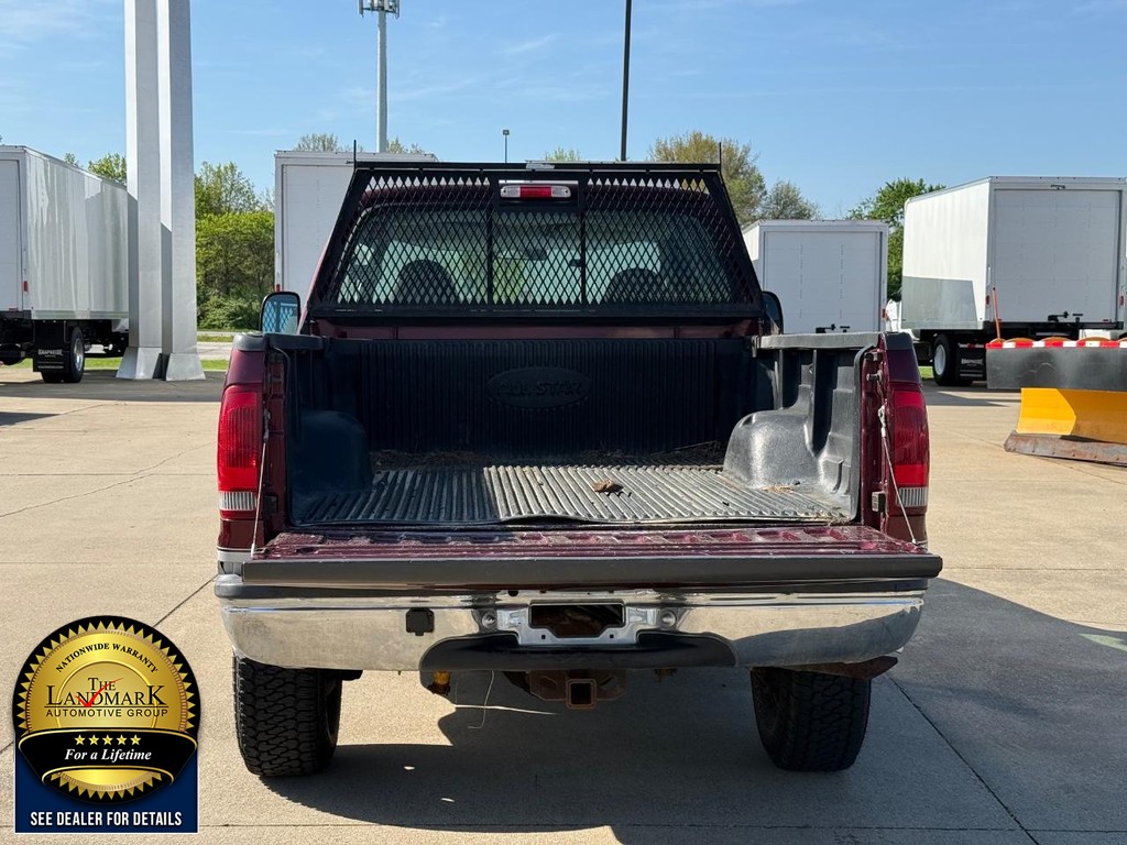 Ford Super Duty F-350 SRW Vehicle Full-screen Gallery Image 17