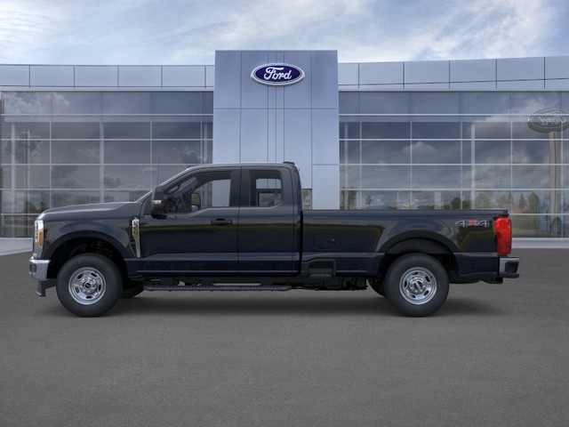 Ford F-350SD Vehicle Full-screen Gallery Image 3