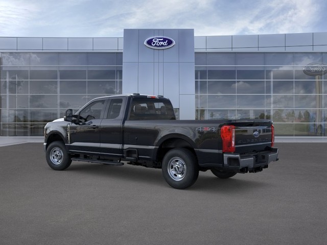Ford F-350SD Vehicle Full-screen Gallery Image 4