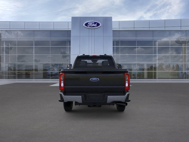 Ford F-350SD Vehicle Full-screen Gallery Image 5