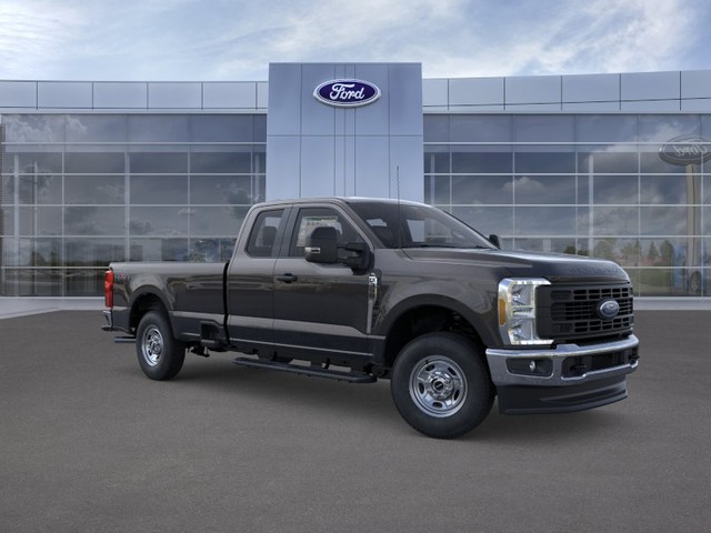 Ford F-350SD Vehicle Full-screen Gallery Image 7