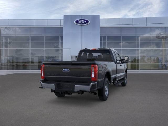 Ford F-350SD Vehicle Full-screen Gallery Image 8