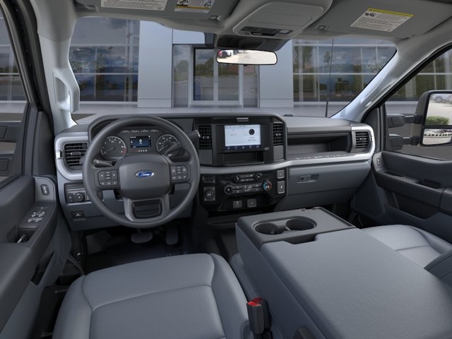 Ford F-350SD Vehicle Full-screen Gallery Image 9