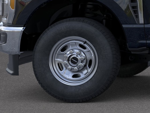 Ford F-350SD Vehicle Full-screen Gallery Image 19