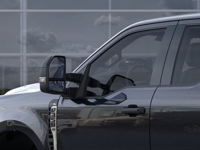 Ford F-350SD Vehicle Full-screen Gallery Image 20