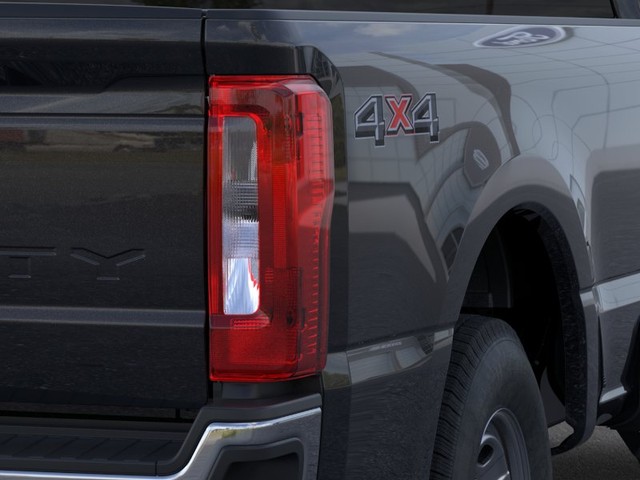 Ford F-350SD Vehicle Full-screen Gallery Image 21