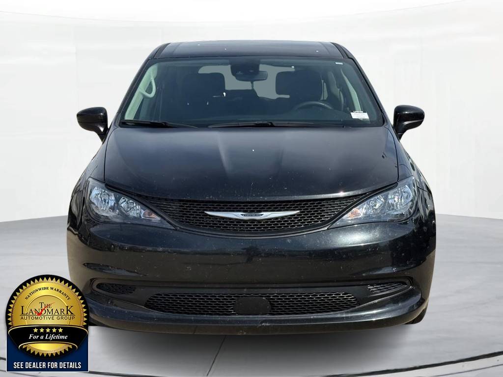 Chrysler Voyager Vehicle Full-screen Gallery Image 2