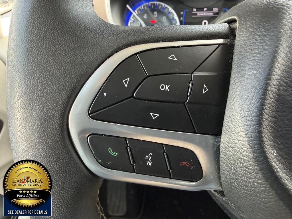 Chrysler Voyager Vehicle Full-screen Gallery Image 10