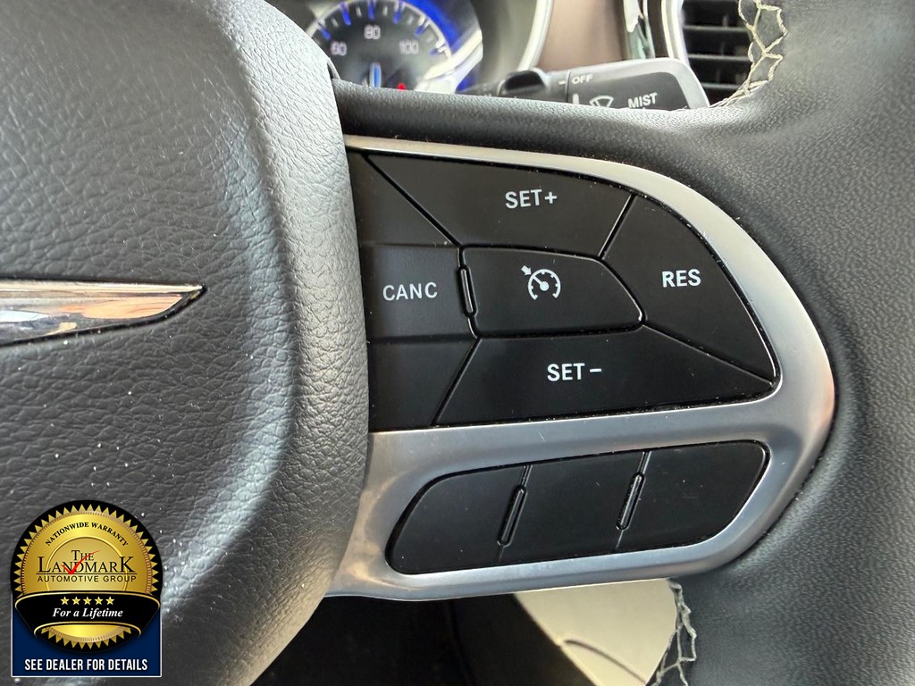 Chrysler Voyager Vehicle Full-screen Gallery Image 11